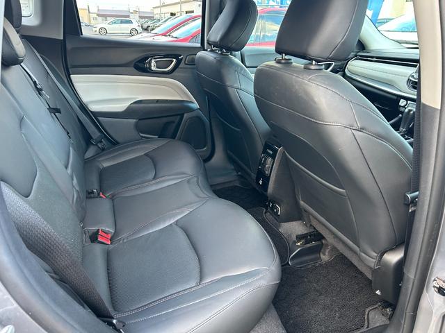 各担当者が保険募集人の資格を取得しております。お車のみならず、任意保険のご相談もお気軽にお申し付けください！