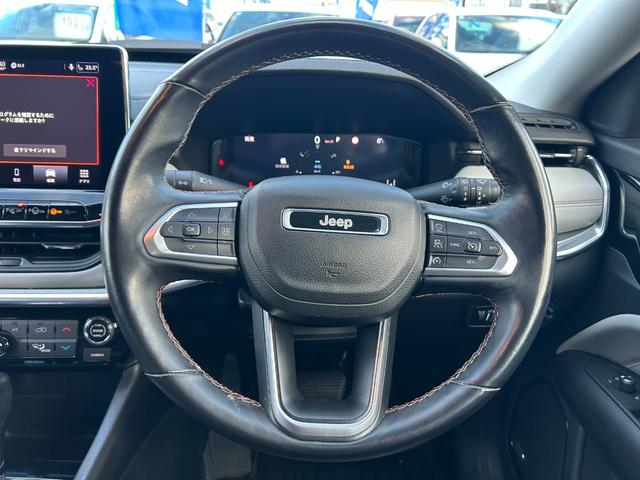 快適なショールームにて、お車選びのお手伝いから、ご購入後の整備待ちまで、ご対応致します。