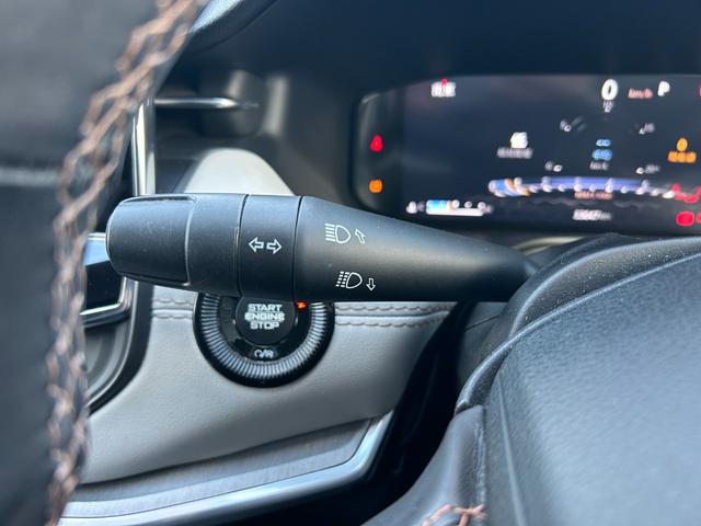 北海道最大級の輸入車専門大型展示場　常時１２０台を超えるお車をご覧いただけます。展示場に無いお車も全国よりお探しいたします。