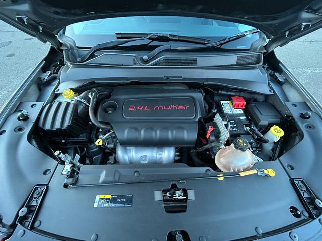 外装は専任スタッフによる真心込めたワックス磨きを実施しております。内装もクリーニングを実施させていただいております。質の良さをご体感くださいませ。