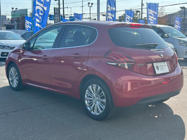 最新鋭の自社整備工場にて、車検・点検は勿論の事、あらゆるご要望にお応えすべく輸入車ディーラーならではの最新のコンピューターシステムとベテランの整備士がバックＵＰ！