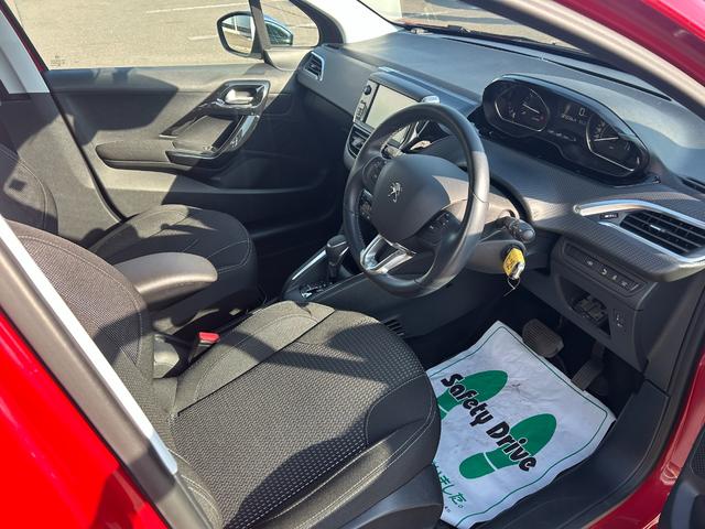 内装クリーニングも施しております。内装の綺麗なお車は気持ちが良くオススメさせていただく１つのポイントになっております。