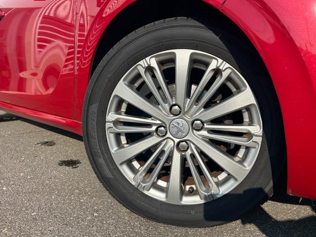 外装は専任スタッフによる真心込めたワックス磨きを実施しております。内装もクリーニングを実施させていただいております。質の良さをご体感くださいませ。