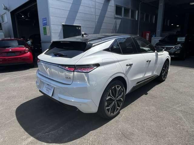 DS4 エトワール ブルーHDi 黒半革電動シート・純正ナビ・マトリクスLEDビジョン・ACC・純正19インチAW・全周囲カメラ・シートヒーター・ステアリングヒーター・プロキシミティスマートキー・アクティブセーフティ(8枚目)