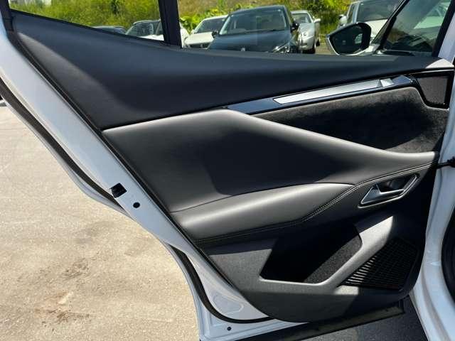 DS4 エトワール ブルーHDi 黒半革電動シート・純正ナビ・マトリクスLEDビジョン・ACC・純正19インチAW・全周囲カメラ・シートヒーター・ステアリングヒーター・プロキシミティスマートキー・アクティブセーフティ(28枚目)