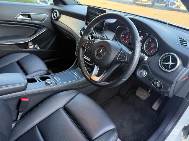 CLAクラス CLA220 4マチック レーダーセーフティP 関東仕入 黒革シート フルセグナビ LEDライト 衝突軽減 アクティブクルコン レーンアシスト ブラインドスポット ATハイビーム 純正18AW シートヒーター バックカメラ(10枚目)