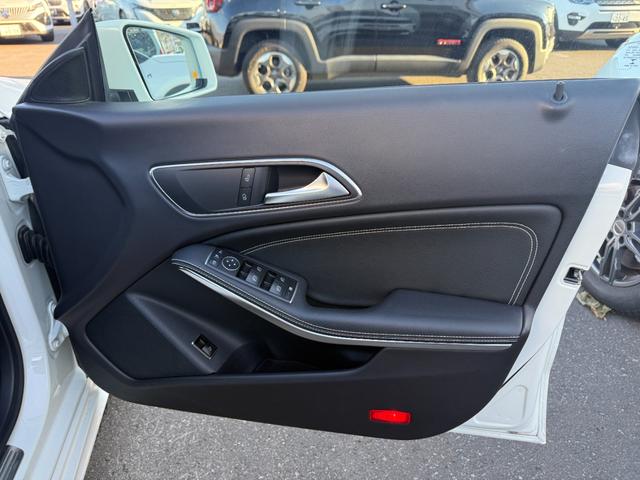 CLAクラス CLA220 4マチック レーダーセーフティP 関東仕入 黒革シート フルセグナビ LEDライト 衝突軽減 アクティブクルコン レーンアシスト ブラインドスポット ATハイビーム 純正18AW シートヒーター バックカメラ(16枚目)