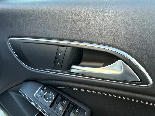 CLAクラス CLA220 4マチック レーダーセーフティP 関東仕入 黒革シート フルセグナビ LEDライト 衝突軽減 アクティブクルコン レーンアシスト ブラインドスポット ATハイビーム 純正18AW シートヒーター バックカメラ(17枚目)