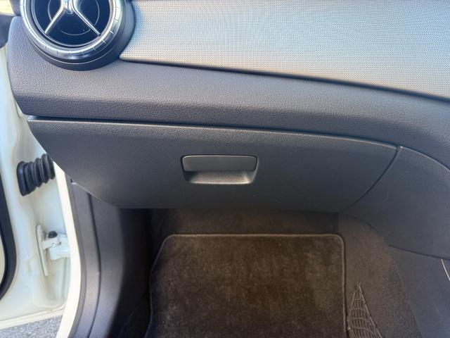 CLAクラス CLA220 4マチック レーダーセーフティP 関東仕入 黒革シート フルセグナビ LEDライト 衝突軽減 アクティブクルコン レーンアシスト ブラインドスポット ATハイビーム 純正18AW シートヒーター バックカメラ(55枚目)