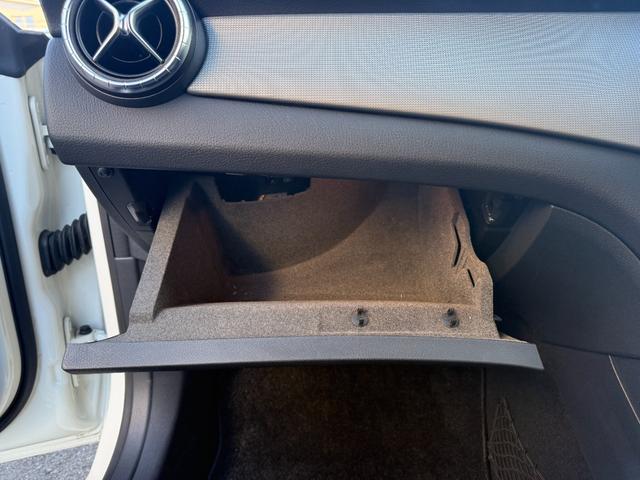 CLAクラス CLA220 4マチック レーダーセーフティP 関東仕入 黒革シート フルセグナビ LEDライト 衝突軽減 アクティブクルコン レーンアシスト ブラインドスポット ATハイビーム 純正18AW シートヒーター バックカメラ(56枚目)