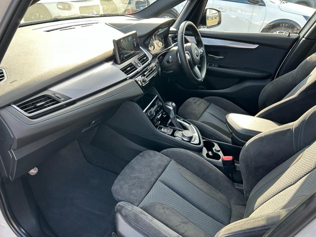 2シリーズ 225i xDriveアクティブツアラー Mスポーツ 関西仕入 インテリセーフティ 純正ナビ LEDライト 衝突軽減 レーンアシスト 純正18AW 電動テールゲート シートヒーター 電動シート 前後ソナー バックカメラ Bluetooth接続(14枚目)