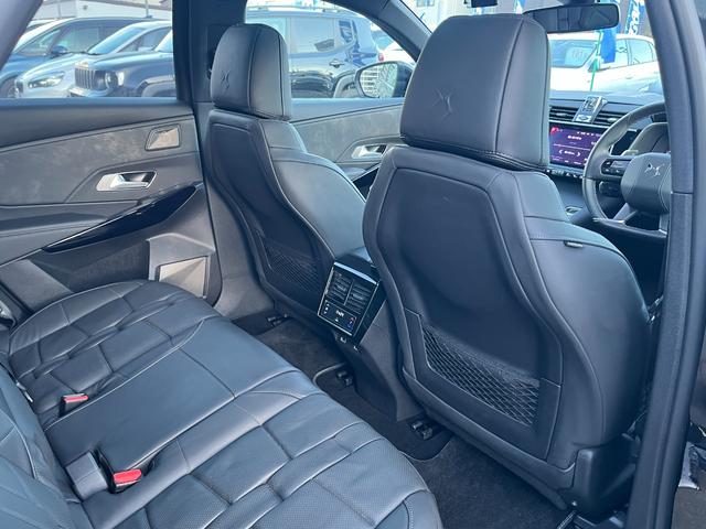 ＤＳ７クロスバック グランシック　ピュアテック　オペラ内装　ナイトビジョン　ガラスサンルーフ　１オーナー　フルセグナビ　純正２０ＡＷ　ＬＥＤライト　ＡＣＣ　ＥＴＣ　全周囲カメラ　カープレイ　シートヒーター＆クーラー　電動リアゲート　ＡＴハイビーム（12枚目）