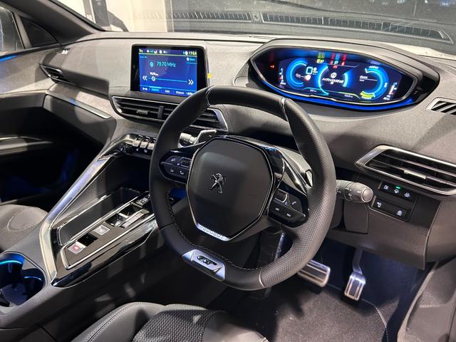 ３００８ ＧＴハイブリッド４　１オーナー　ガラスサンルーフ　電動半革シート　ＬＥＤライト　純正１８ＡＷ　ＬＥＤ　アクティブクルコン　レーンアシスト　ブラインドスポット　ＡＴハイビーム　カープレイ　シートヒーター　電動リアゲート（9枚目）