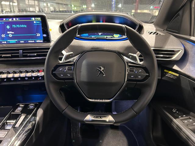 ３００８ ＧＴハイブリッド４　１オーナー　ガラスサンルーフ　電動半革シート　ＬＥＤライト　純正１８ＡＷ　ＬＥＤ　アクティブクルコン　レーンアシスト　ブラインドスポット　ＡＴハイビーム　カープレイ　シートヒーター　電動リアゲート（12枚目）
