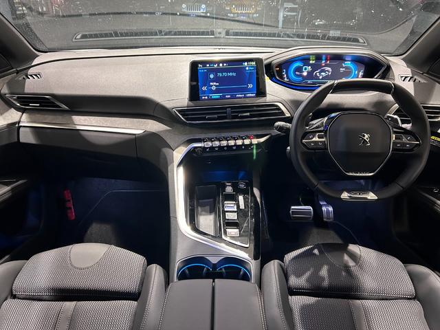 ３００８ ＧＴハイブリッド４　１オーナー　ガラスサンルーフ　電動半革シート　ＬＥＤライト　純正１８ＡＷ　ＬＥＤ　アクティブクルコン　レーンアシスト　ブラインドスポット　ＡＴハイビーム　カープレイ　シートヒーター　電動リアゲート（13枚目）