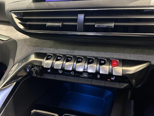 ３００８ ＧＴハイブリッド４　１オーナー　ガラスサンルーフ　電動半革シート　ＬＥＤライト　純正１８ＡＷ　ＬＥＤ　アクティブクルコン　レーンアシスト　ブラインドスポット　ＡＴハイビーム　カープレイ　シートヒーター　電動リアゲート（15枚目）