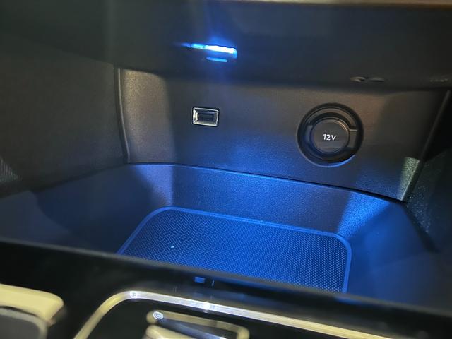 ３００８ ＧＴハイブリッド４　１オーナー　ガラスサンルーフ　電動半革シート　ＬＥＤライト　純正１８ＡＷ　ＬＥＤ　アクティブクルコン　レーンアシスト　ブラインドスポット　ＡＴハイビーム　カープレイ　シートヒーター　電動リアゲート（22枚目）