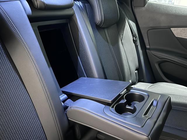 ３００８ ＧＴハイブリッド４　１オーナー　ガラスサンルーフ　電動半革シート　ＬＥＤライト　純正１８ＡＷ　ＬＥＤ　アクティブクルコン　レーンアシスト　ブラインドスポット　ＡＴハイビーム　カープレイ　シートヒーター　電動リアゲート（30枚目）