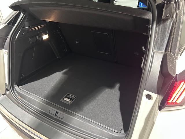 ３００８ ＧＴハイブリッド４　１オーナー　ガラスサンルーフ　電動半革シート　ＬＥＤライト　純正１８ＡＷ　ＬＥＤ　アクティブクルコン　レーンアシスト　ブラインドスポット　ＡＴハイビーム　カープレイ　シートヒーター　電動リアゲート（31枚目）