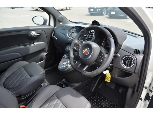 アバルト６９５ ツーリズモ　Ｂｌｕｅｔｏｏｔｈ・純正１７インチアルミホイール・パドルシフト・レザーシート（3枚目）