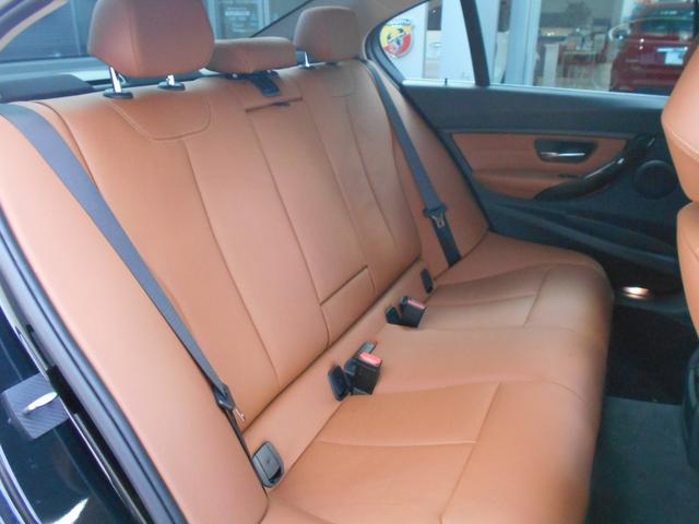 320i xDrive ラグジュアリー 茶革 純正HDDナビ(16枚目)