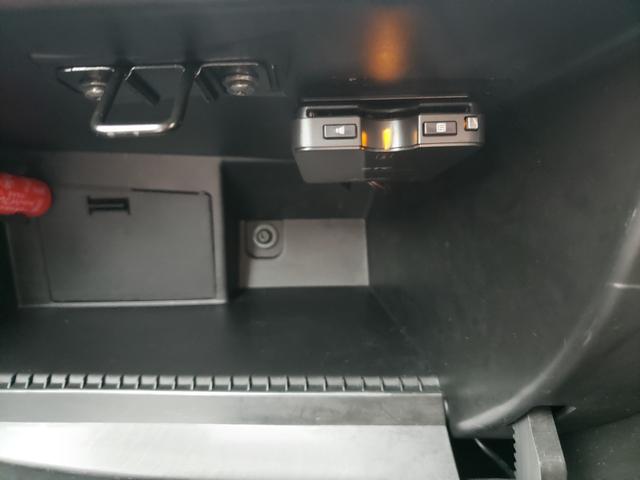 アバルト５９５ コンペティツィオーネ　右５速ＭＴ　カープレイ対応　サベルトシート　レコードモンツァ　ブレンボ　キセノン　バックソナー　ブーストメーター　ＥＴＣ　純正１７インチＡＷ（17枚目）