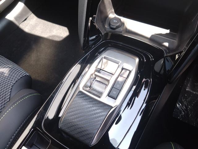 208 GT フルLEDヘッドライト 10インチタッチスクリーン アップルカープレイ アンドロイドオート バックカメラ クリアランスソナー 衝突軽減 ACC スマートキー ワイヤレスチャージ 純正17インチAW(16枚目)