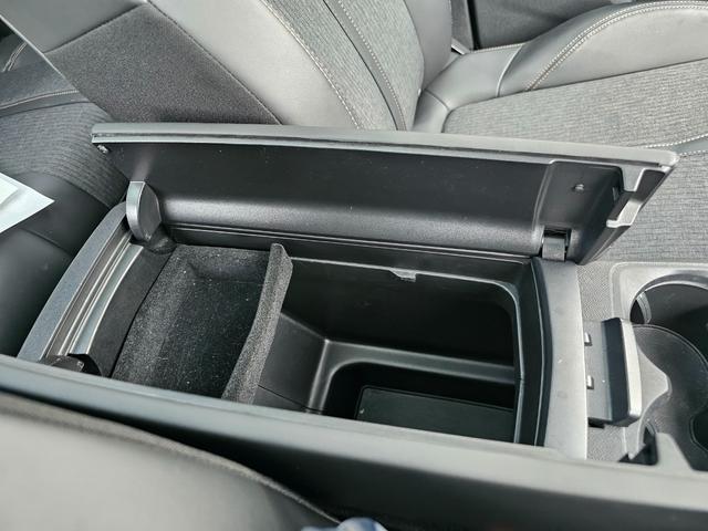 3008 GTライン 純正フルセグナビ ハーフレザー ACC LEDライト 衝突軽減B 電動リアゲート バックカメラ レーンキープ オートライト ブラインドスポットモニター ETC 純正18インチAW(25枚目)