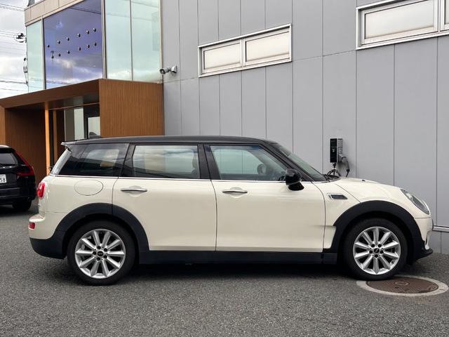 MINI クーパー クラブマン 純正ナビ オートエアコン オートライト ISOFIX対応 Bluetooth接続 USB入力端子 ドラレコ ETC 純正17インチAW(4枚目)