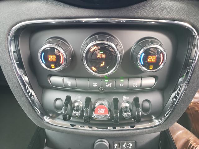 MINI クーパー クラブマン 純正ナビ オートエアコン オートライト ISOFIX対応 Bluetooth接続 USB入力端子 ドラレコ ETC 純正17インチAW(55枚目)