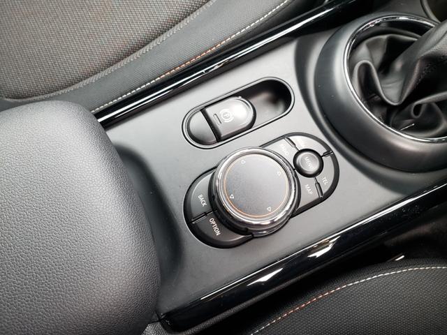 MINI クーパー クラブマン 純正ナビ オートエアコン オートライト ISOFIX対応 Bluetooth接続 USB入力端子 ドラレコ ETC 純正17インチAW(65枚目)