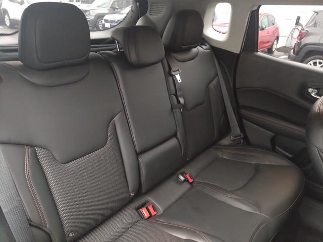 ジープ・コンパス リミテッド キセノンライト 純正フルセグナビ カープレイ アンドロイドオート ハーフレザー ACC バックカメラ 電動リアゲート レーンキープ パークソナー ブラインドスポット シートヒーター 純正18インチAW(18枚目)