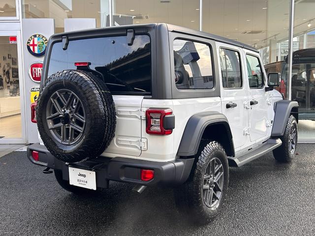 ジープ・ラングラーアンリミテッド スポーツ 後期モデル LEDライト 純正ナビ(9枚目)