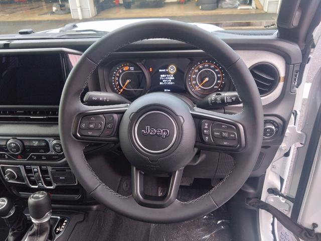 ジープ・ラングラーアンリミテッド スポーツ 後期モデル LEDライト 純正ナビ(15枚目)