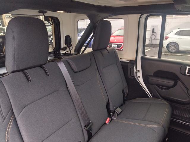 ジープ・ラングラーアンリミテッド スポーツ 後期モデル LEDライト 純正ナビ(21枚目)