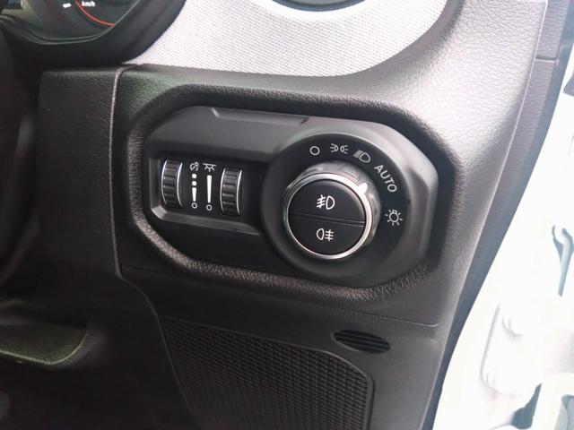 ジープ・ラングラーアンリミテッド スポーツ 後期モデル LEDライト 純正ナビ(25枚目)