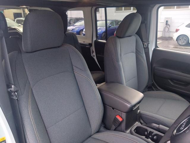 ジープ・ラングラーアンリミテッド スポーツ 後期モデル LEDライト 純正ナビ(53枚目)