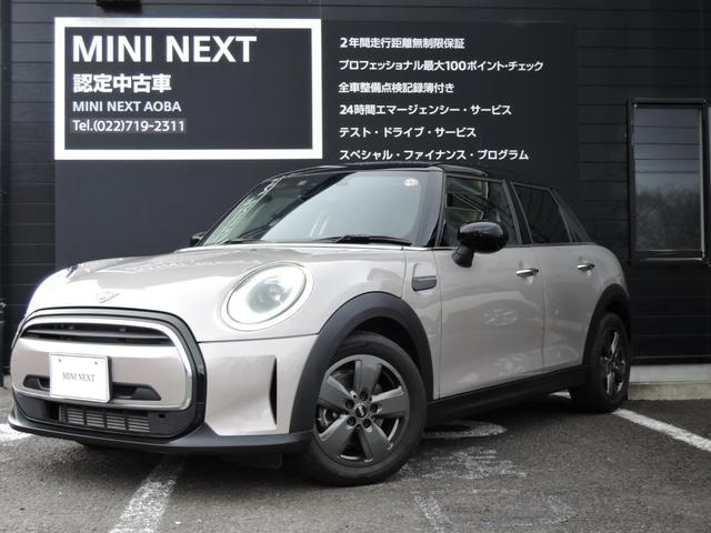 ＭＩＮＩ クーパー　エッセンシャル・トリム　ナビゲーション　リアカメラ　クルーズコントロール　純正１６インチホイール　ＰＤＣセンサー（3枚目）