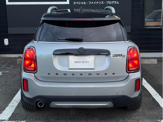 ＭＩＮＩ クーパーＤクロスオーバーオール４エッセンシャルトリム　純正ナビ　バックカメラ　ＬＥＤヘッドライト　オートライト　フロントフォグランプ　ユニオンジャックテールランプ　オートワイパー　電動リアゲート　ＥＴＣ２．０車載器　純正１８インチホイール　シートヒーター（13枚目）