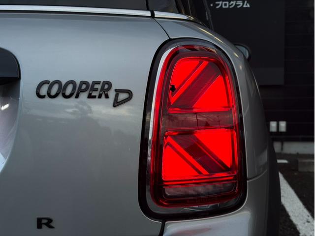 ＭＩＮＩ クーパーＤクロスオーバーオール４エッセンシャルトリム　純正ナビ　バックカメラ　ＬＥＤヘッドライト　オートライト　フロントフォグランプ　ユニオンジャックテールランプ　オートワイパー　電動リアゲート　ＥＴＣ２．０車載器　純正１８インチホイール　シートヒーター（14枚目）