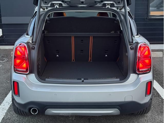 ＭＩＮＩ クーパーＤクロスオーバーオール４エッセンシャルトリム　純正ナビ　バックカメラ　ＬＥＤヘッドライト　オートライト　フロントフォグランプ　ユニオンジャックテールランプ　オートワイパー　電動リアゲート　ＥＴＣ２．０車載器　純正１８インチホイール　シートヒーター（15枚目）