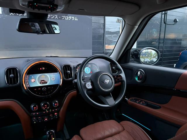 ＭＩＮＩ クーパーＤクロスオーバーオール４エッセンシャルトリム　純正ナビ　バックカメラ　ＬＥＤヘッドライト　オートライト　フロントフォグランプ　ユニオンジャックテールランプ　オートワイパー　電動リアゲート　ＥＴＣ２．０車載器　純正１８インチホイール　シートヒーター（19枚目）