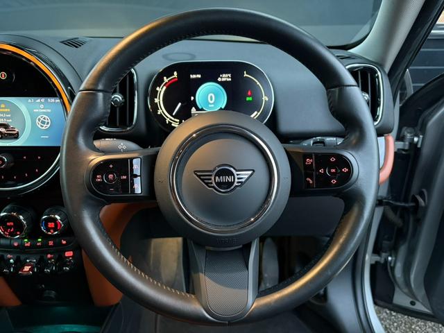 ＭＩＮＩ クーパーＤクロスオーバーオール４エッセンシャルトリム　純正ナビ　バックカメラ　ＬＥＤヘッドライト　オートライト　フロントフォグランプ　ユニオンジャックテールランプ　オートワイパー　電動リアゲート　ＥＴＣ２．０車載器　純正１８インチホイール　シートヒーター（22枚目）