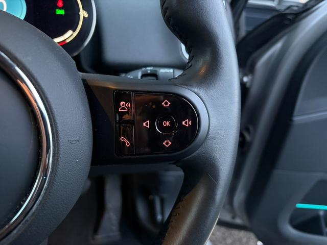 ＭＩＮＩ クーパーＤクロスオーバーオール４エッセンシャルトリム　純正ナビ　バックカメラ　ＬＥＤヘッドライト　オートライト　フロントフォグランプ　ユニオンジャックテールランプ　オートワイパー　電動リアゲート　ＥＴＣ２．０車載器　純正１８インチホイール　シートヒーター（23枚目）