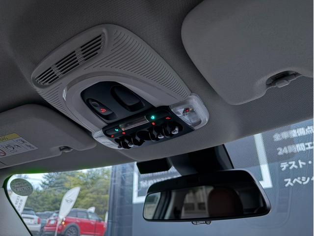 ＭＩＮＩ クーパーＤクロスオーバーオール４エッセンシャルトリム　純正ナビ　バックカメラ　ＬＥＤヘッドライト　オートライト　フロントフォグランプ　ユニオンジャックテールランプ　オートワイパー　電動リアゲート　ＥＴＣ２．０車載器　純正１８インチホイール　シートヒーター（29枚目）