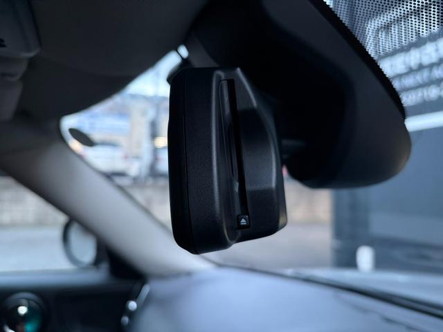 ＭＩＮＩ クーパーＤクロスオーバーオール４エッセンシャルトリム　純正ナビ　バックカメラ　ＬＥＤヘッドライト　オートライト　フロントフォグランプ　ユニオンジャックテールランプ　オートワイパー　電動リアゲート　ＥＴＣ２．０車載器　純正１８インチホイール　シートヒーター（30枚目）