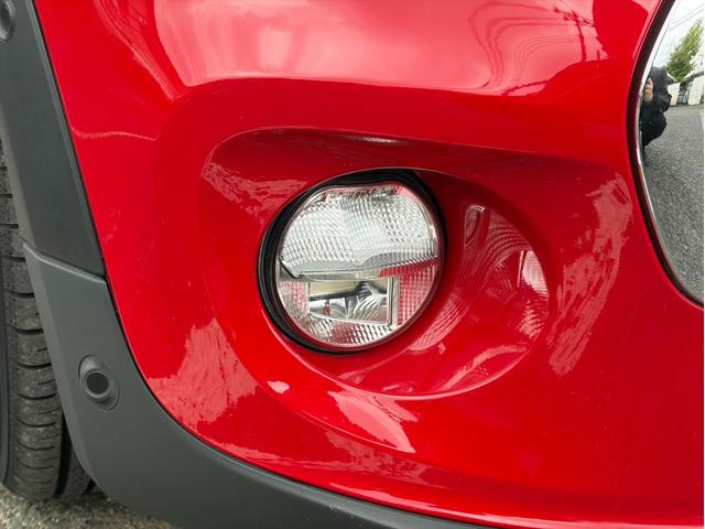 ＭＩＮＩ クーパー　純正ナビ　バックカメラ　ＬＥＤヘッドライト　オートライト　フロントフォグランプ　ユニオンジャックテールランプ　オートワイパー　ＥＴＣ車載器　純正１５インチホイール　アームレスト　キーレス（12枚目）