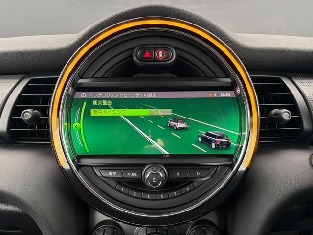 ＭＩＮＩ クーパー　純正ナビ　バックカメラ　ＬＥＤヘッドライト　オートライト　フロントフォグランプ　ユニオンジャックテールランプ　オートワイパー　ＥＴＣ車載器　純正１５インチホイール　アームレスト　キーレス（36枚目）