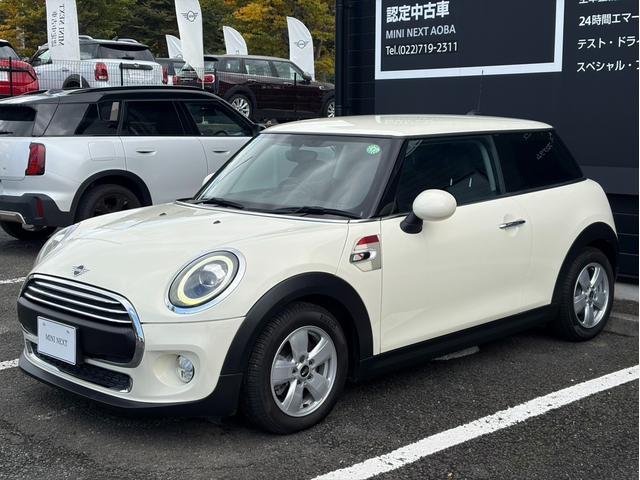 ＭＩＮＩ ヴィクトリア　純正ナビ　バックカメラ　ＬＥＤヘッドライト　オートライト　ユニオンジャックテールランプ　フロントフォグランプ　オートワイパー　純正１５インチホイール　ＥＴＣ２．０車載器　リアスモーク　アームレスト（10枚目）