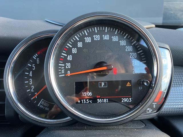 ＭＩＮＩ クーパー　ナビ　リアカメラ　ＬＥＤヘッドライト　純正１５インチホイール　リアカメラ　オートライト　オートワイパー　ＰＤＣセンサー　前車追従クルーズコントロール　衝突被害軽減ブレーキ　パーキングアシスト（26枚目）